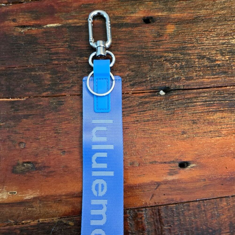 LULULEMON Never Lost Keychain - poolside blue